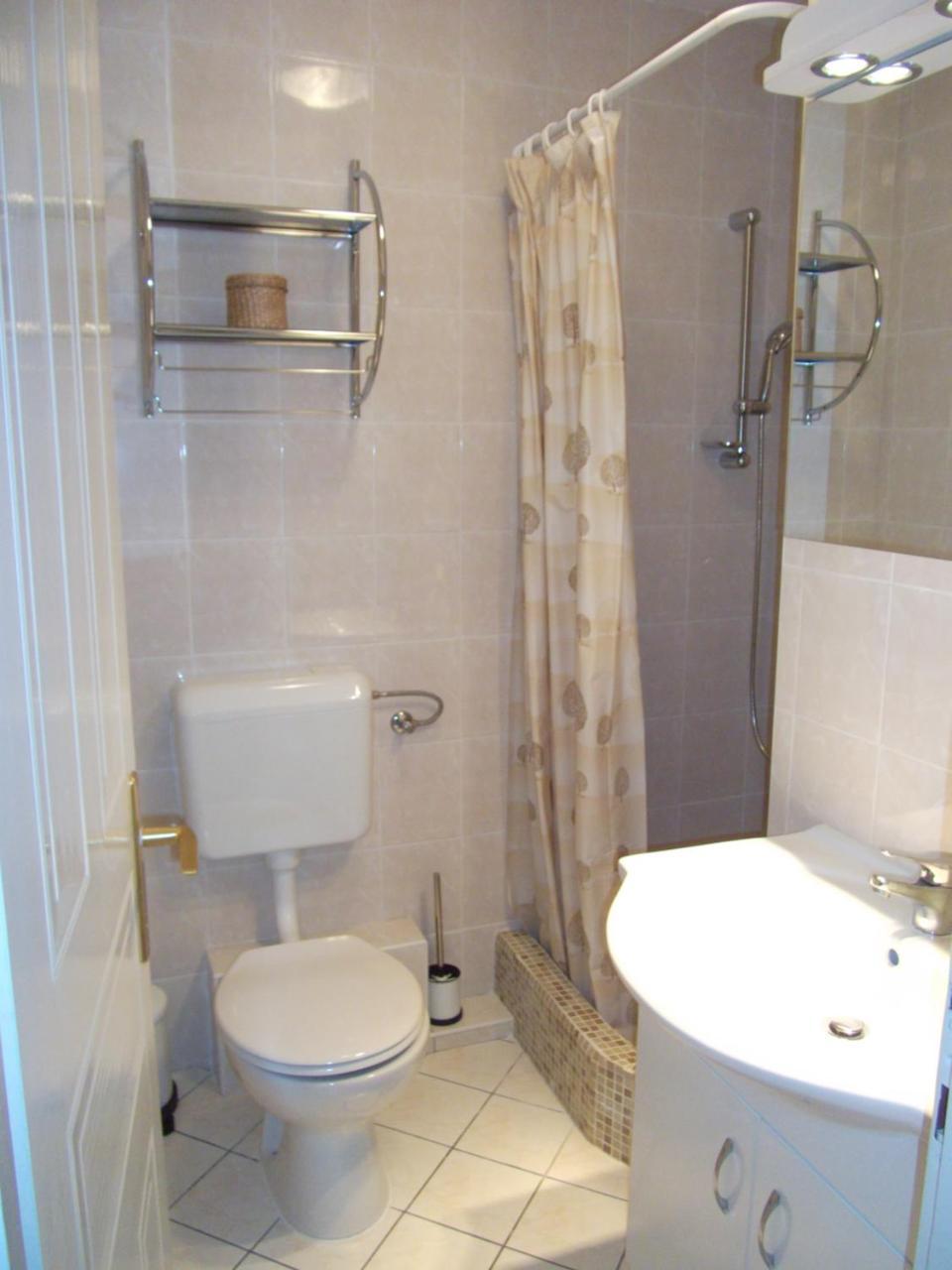 דירות Hévíz Rozsa Apartman מראה חיצוני תמונה
